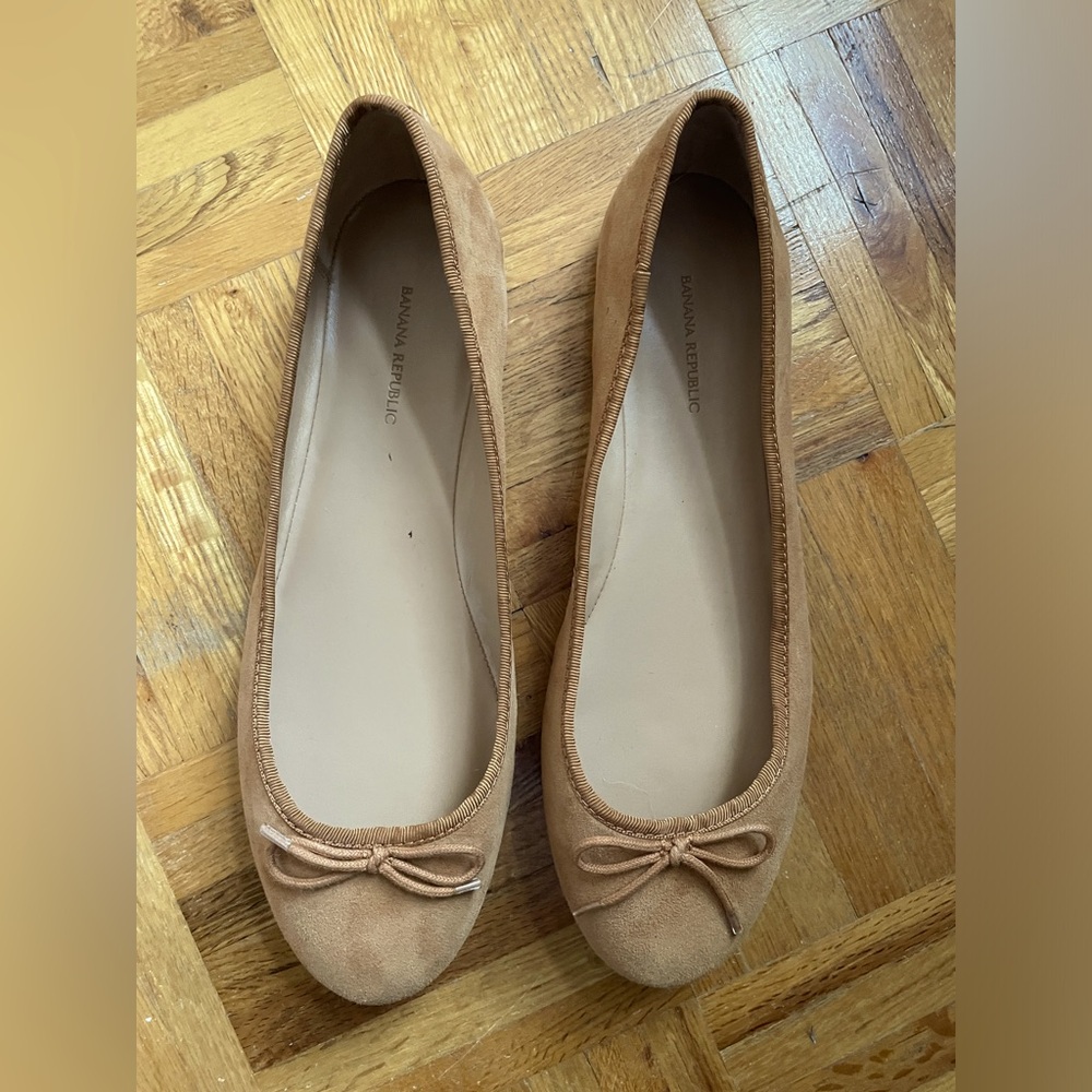 Banana republic suede ballet flats. EUC.